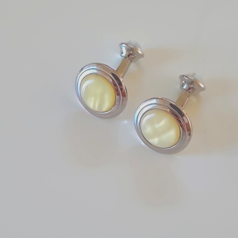 Cufflink metal silver perly stone